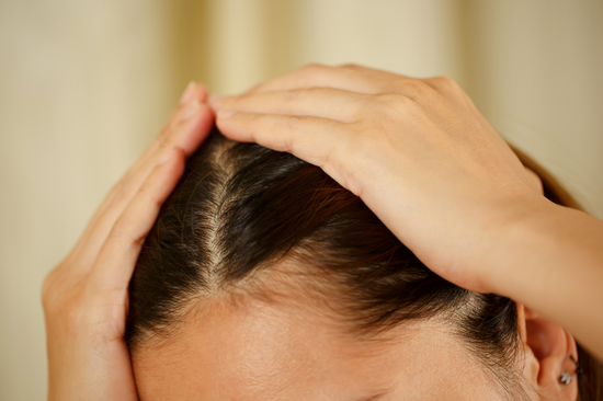 3 répercussions fréquentes du SOPK sur la peau, les cheveux et le bien-être